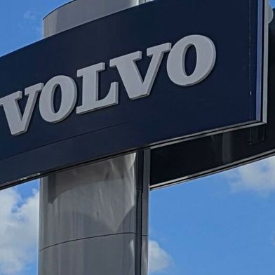 Das Autohaus Schwedenhaus hatte 2021 für die Marke Volvo neu gebaut. Jetzt wurde ein Insolvenzverfahren eröffnet (Symbolfoto). (Bild: Mauritz – VCG)
