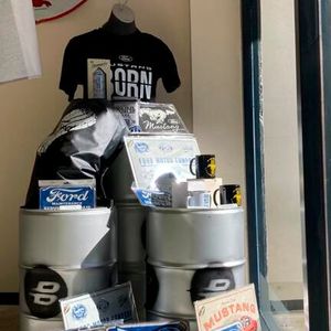 Auch Zubehör präsentiert Bohlender im 50 Quadratmeter großen Pop-up-Store.(Bild:  Auto Bohlender)