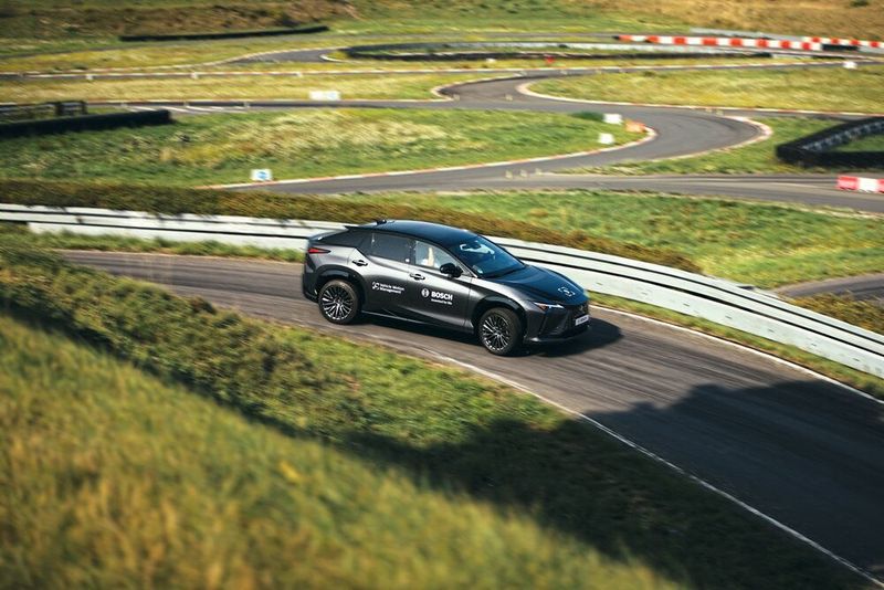 Using a modified Lexus, Bosch engineers demonstrated the driving characteristics possible through software parameters. (Image:Bosch)