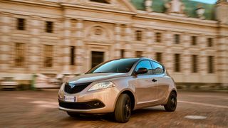 Künftig bietet Lancia in Italien den Ypsilon auch mit Hybridantrieb an. (Bild:  Lancia)