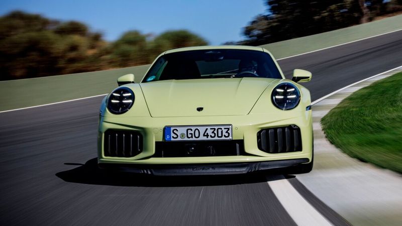 Die Beschleunigung von null auf 100 km/h liegt bei atemberaubenden 2,5 Sekunden. (Bild: Porsche)