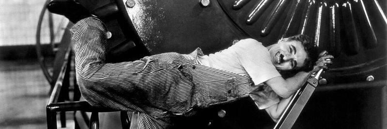 Der Vagabund, Charly Caplin, bei der Arbeit an der gigantischen Maschine in einer der berühmtesten Szene des Films „Modern Times“. Der Vagabund, Charly Caplin, bei der Arbeit an der gigantischen Maschine in einer der berühmtesten Szene des Films „Modern Times“.