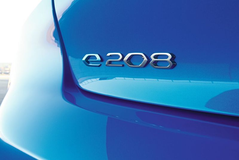 Die Elektrovariante ist erkannbar am vorangestellten kleinen „e“. (Bild: Peugeot)