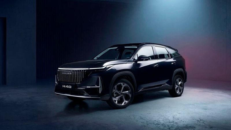 Bei den Wolga-Modellen handelt es sich lediglich um umgelabelte China-Autos. Zu zeitgemäßen Eigenentwicklungen sieht sich die russlische Industrie offenbar nicht mehr in der Lage.  (Bild: Wolga)