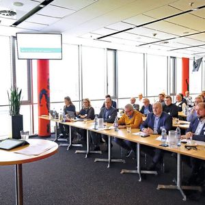 Präsident Frank Mund (l.) wurde von der Versammlung für eine weitere Amtszeit wiedergewählt.(Bild:  Zietz – VCG)