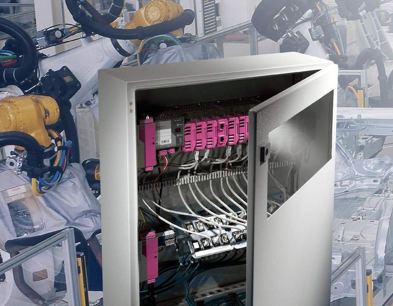 Bild 2: Für eine direkte Anbindung zwischen Office und Factory Floor gibt es diesen Gehäuse-Baukasten, der von der IT-Leitebene bis in die Feldebene einen Rundumschutz für Ethernet-Komponenten ermöglicht. (Archiv: Vogel Business Media)