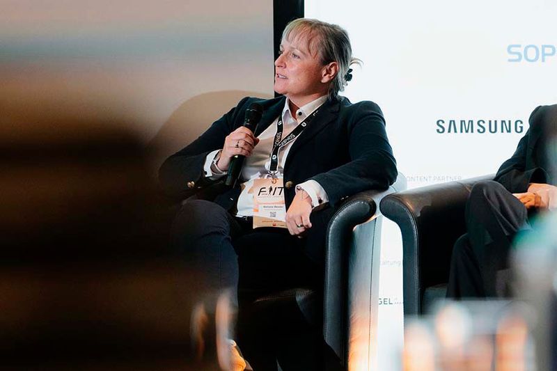 Neben Stefanie Meister (Industry Advisor for Defense & Intelligence bei Microsoft) diskutierten auch (Bild: Manuel Emme)