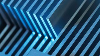 Damit bleiben Leistungshalbleiter cool: Kühlrippen eines Aluminium-Kühlkörpers.  (Bild: demarco - Fotolia)