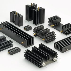Bild 3:  Leiterplattenkühlkörper mit eingepressten Lötstiften, ermöglichen eine sichere Verbindung zwischen der Einheit Bauteil/Kühlkörper und der Leiterkarte.(Bild:  Fischer Elektronik GmbH & Co. KG)
