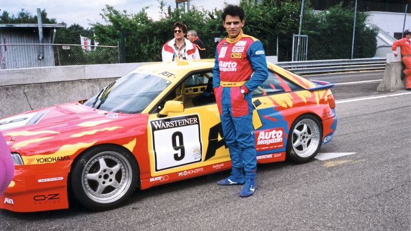 Hans-Jürgen Abt 1993 vor seinem STW-Audi-90-Coupe. Der Super-Tourenwagen-Cup, kurz STW, war eine Rennsportserie für Tourenwagen, die von 1994 bis 1999 ausgetragen wurde. (Bild: Abt)