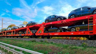 Die Neuwagenauslieferung zieht wieder an, vor allem getrieben durch die hohe gewerbliche Nachfrage. (Bild: Schreiner – »kfz-betrieb«)