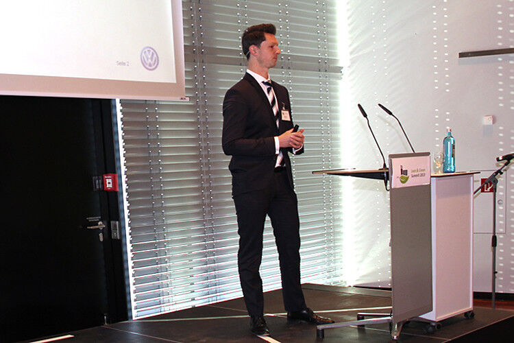 VW-Manager Klaus Kirr stellte in der Keynote die Blue-Think-Factory-Initiative der Marke Volkswagen vor. (Foto: Vogel Business Media)