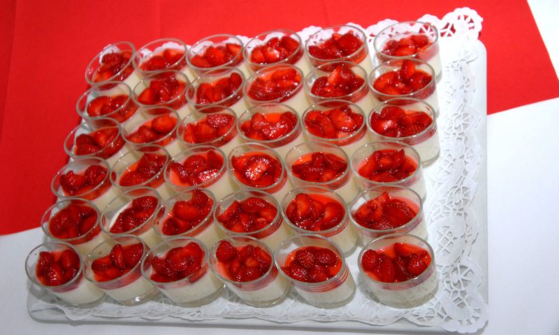 Durfte nicht fehlen: ein leichtes, sommerliches Dessert  (Archiv: Vogel Business Media)