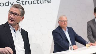 Dr. Ulrich Widmann, Leiter der Aufbauentwicklung bei Audi (l.), spricht im Interview mit »Automobil Industrie« über den Leichtbau der Zukunft: Bionik, Funktionsintegration und Hybridstrukturen. (Audi)