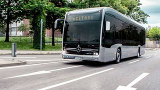 Ab 2022 könnte der eCitaro mit Hilfe einer Brennstoffzelle mehr Reichweite bieten. (Mercedes-Benz)