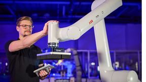 Mit der neuen Cobot-Familie PoWa schließt ABB Robotics die Lücke zwischen klassischen Cobots und herkömmlichen Industrierobotern. Damit können Hersteller schnellere Prozesse mit höheren Lasten automatisieren, während die charakteristischen Vorteile kollaborativer Robotik – Flexibilität, einfache Bedienung und geringer Platzbedarf – erhalten bleiben. (Bild: ABB Robotics)