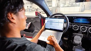 Mercedes-Benz bietet freien Werkstätten mit „Xentry Diagnosis Light“ eine eigene Version seines OE-Diagnosetesters an. (Bild: Mercedes-Benz)