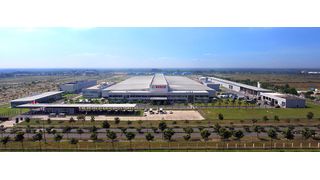 Das neue Werk für Einspritztechnik setzt auf vernetzte Fertigung und ist zugleich Forschungs- und Entwicklungszentrum.  (Bosch)