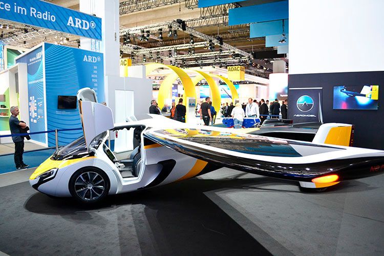 Fliegende Autos und Taxen sind ein neuer Liebling des Silicon Valleys. Auch nach Frankfurt ist der Trend übergeschwappt. (Seyerlein / »kfz-betrieb«)