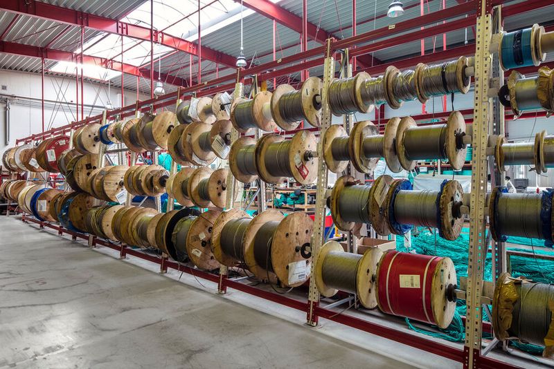 Seilmaterialien aller Art werden bei Kloska auf Meta-Kabeltrommelregalen übersichtlich für die Konfektionierung bereitgestellt. (Bild: Meta)