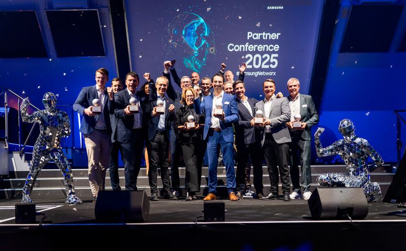 Zu den prämierten Partnern des Jahres 2024, die im Rahmen der Samsung Partner Conference ausgezeichnet wurden, gehören: Adendo, Brodos, Cancom, MR Datentechnik, Telekom Deutschland, Vodafone und WBS-IT Service. (Bild: Samsung)