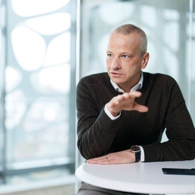 BASF-Chef Markus Kamieth sieht in einer Übernahme von Evonik strategische Vorteile, betont aber die finanzielle Disziplin: „Und wir werden keinen überhöhten Preis zahlen.” (Bild: BASF)