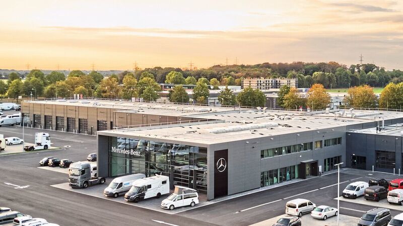 Ein neuer Nutzfahrzeugstandort auf 50.000 Quadratmetern in Krefeld, mit Hyundai ein neues Fabrikat in Kevelaer, neue Prozesse an allen Standorten: Die Herbrand-Gruppe hat ein bewegtes Jahr hinter sich, und trotzdem weitet das Unternehmen sein Geschäftsfeld stetig aus. (Herbrand)