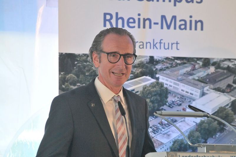 Obermeister Thomas Holler ist zufrieden, „den Bau aus eigenen Mitteln gestemmt“ zu haben. (Bild: Zietz / »kfz-betrieb«)