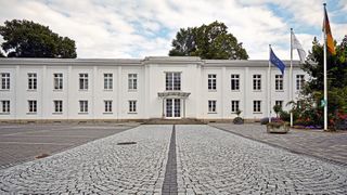 Das Bundeskartellamt knöpft sich nach Amazon, Meta und Alphabet nun Microsoft vor. Auch die Untersuchung von Apple bezüglich einer „überragenden marktübergreifenden Bedeutung für den Wettbewerb“ läuft noch. (Bild: Bundeskartellamt/Schuering)