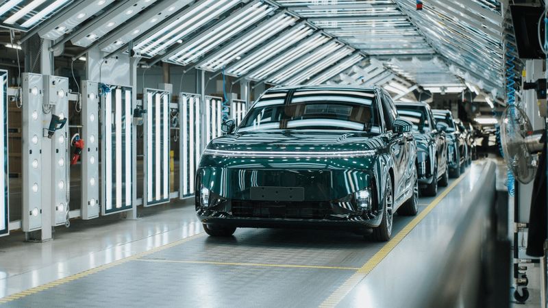 Xpeng verkündete Anfang Oktober die erfolgreiche Fertigungserprobung seines Modells G9L bei Magna in Graz. (Bild:  Xpeng)