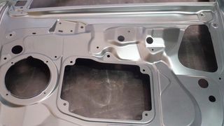 Smooth process flow during forming by using Multidraw PL 61 SE: The figure depicts the inside door panel for a Fabia II model from a test series at Skoda. (Zeller + Gmelin)