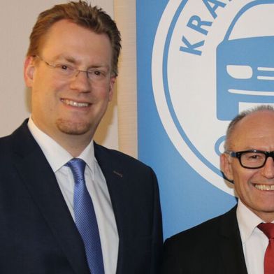 Präsident Michael Ziegler (r.) und Hauptgeschäftsführer Carsten Beuß vom Kfz-Gewerbe Baden-Württemberg sehen die Diskussion um die Mobilität von Morgen noch nicht am Endpunkt angekommen. (Bild: Kfz-Gewerbe Baden-Württemberg)