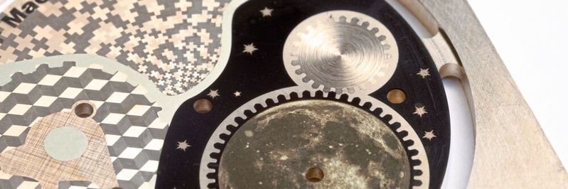 Bild 8: Anwendungstechniker können einzigartige Designs wie den Mond oder die Sterne auf dieser Messingsplatte realisieren, indem sie mit Graustufen spielen. Bild 8: Anwendungstechniker können einzigartige Designs wie den Mond oder die Sterne auf dieser Messingsplatte realisieren, indem sie mit Graustufen spielen.