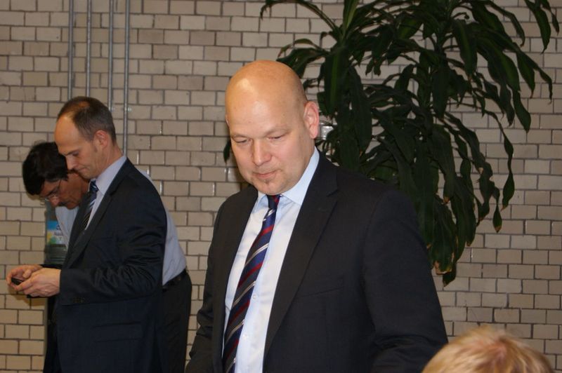 Tom Gensiecke, Capgemini, im Hintergrund Jochen Baier, Steria Mummert Consulting, und Jon Abele von BearingPoint (Archiv: Vogel Business Media)