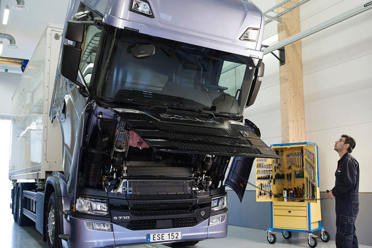 Der Hersteller hat eigenen Angaben zufolge zehn Jahre und rund zwei Milliarden Euro in die Entwicklung gesteckt. (Scania)