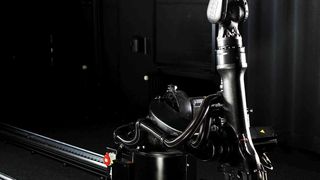 Flexibler, robuster, genauer – das Lichtmesssystem von Opsira verbindet klassisches Goniophotometer und Industrieroboter. (Bild: Opsira)