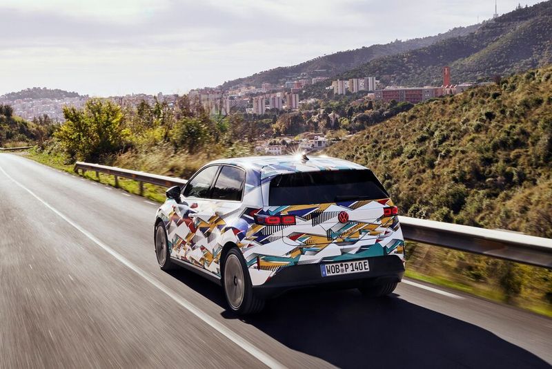 Mit seinen klassischen Kleinwagen-Proportionen dürfte der ID Polo optisch auch bei Elektro-Skeptikern ankommen. (Bild: VW)