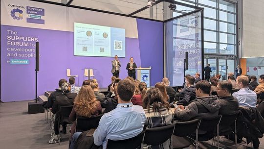 Messebesucher können sich auf dem Compamed Suppliers Forum über aktuelle Trends rund um die Medizintechnik informieren. (Bild:  Vogel Communications Group/Schlereth)