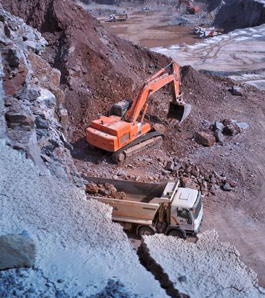Die besonderen mechanischen Eigenschaften von Raex verleihen Bergbau- und Recyclingmaschinen eine längere Lebensdauer. (Bild: Ruukki)