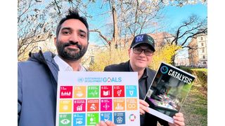 Qaisar Maqbool and Günther Rupprechter are part of a team that developed wall paint that removes pollutants from the air and lasts longer than other paint. (Source: TU Wien)