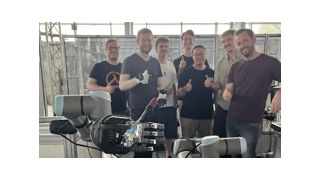 Die Teams von Shadow Robot und dem Fraunhofer IFF arbeiten gemeinsam daran, neue Möglichkeiten für die fingerfertige Roboterhandhabung in der Produktion zu erforschen. (Bild: © Fraunhofer IFF/Shadow Robot)