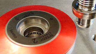 Das Stark-Nullpunkt-Spannsystem Speedy classic 2 balance spannt Bauteile wahlweise durch Federkraft oder Hydraulik mit 20 kN. (Bild: Roemheld)