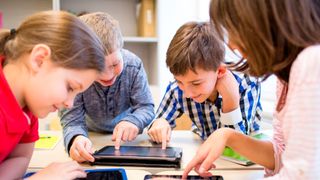 Samsung und die Deutsche Telekom haben ein Lösungspaket für hybriden Unterricht geschnürt. (Syda Productions - stock.adobe.com)