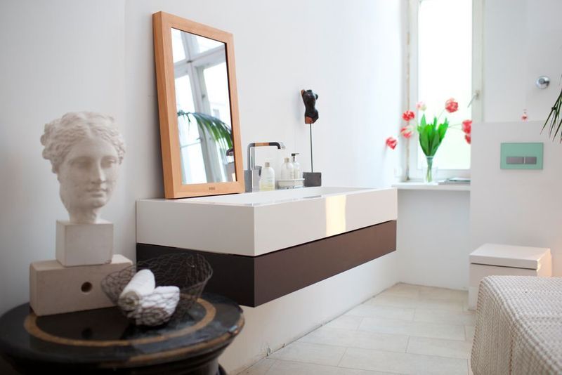 Auf den ersten Blick ein gewöhnlicher Spiegel... (Dirror)