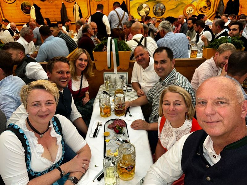 (v. l.) Marco Horn und Nicole Hoerner (Ingram Micro), Kurt Müller (Cancom), Michael Benesch (ACER) und Oliver Fritz (Sotec) (Bild: Vogel IT-Medien GmbH)