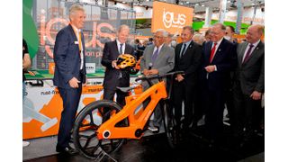 Von wegen Abfall! Aus ausgedientem Kunststoff baut Igus dieses Urban Bike, dessen positive Eigenschaften kaum ein anderes Material oder ein Werkstoffmix ins Feld führen könnte. Auch Bundeskanzler Olaf Scholz war erstaunt. Radeln wir den Kunststoffmüll doch einfach weg! Hier mehr dazu... (Bild: Igus)