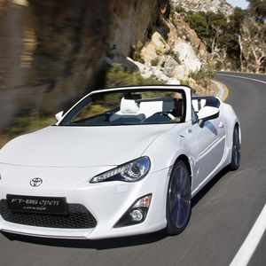 Toyota hat dem FT 86 das Dach abgenommen.