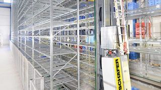 Auf 330 m² präsentiert SSI Schäfer einen Querschnitt seines Programms - unter anderem das neu entwickelte Regalbediengerät Schäfer Miniload Crane 1 (SMC1). Bild: SSI Schäfer (Archiv: Vogel Business Media)