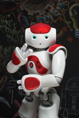 Die fünfte Generation des NAO-Roboters ist interaktiv, autonom und vollständig programmierbar. (Bild: Vincent Desailly)