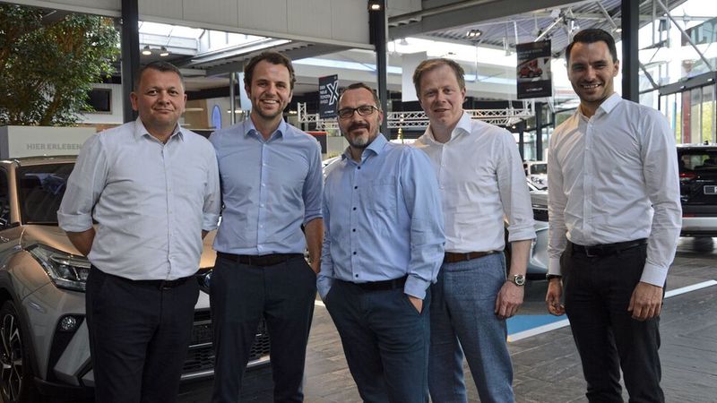 Über 100 Auswertungsmöglichkeiten stehen dem Team aktuell zur Verfügung. Die Wellergruppe will die App perspektivisch zur Software für die Steuerung betrieblicher Workflows weiterentwickeln, die Mitarbeiter konkret – etwa im Kundenkontakt – unterstützt. (Bild: Achter – »kfz-betrieb«)